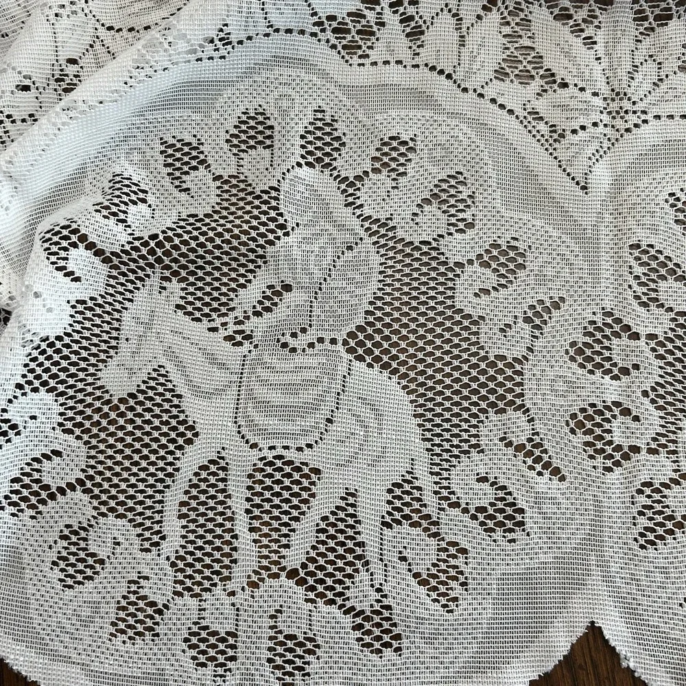 Noble Home Vintage White Lace Nativity‎ Tablecloth Scalloped Edges Ornate 60x96